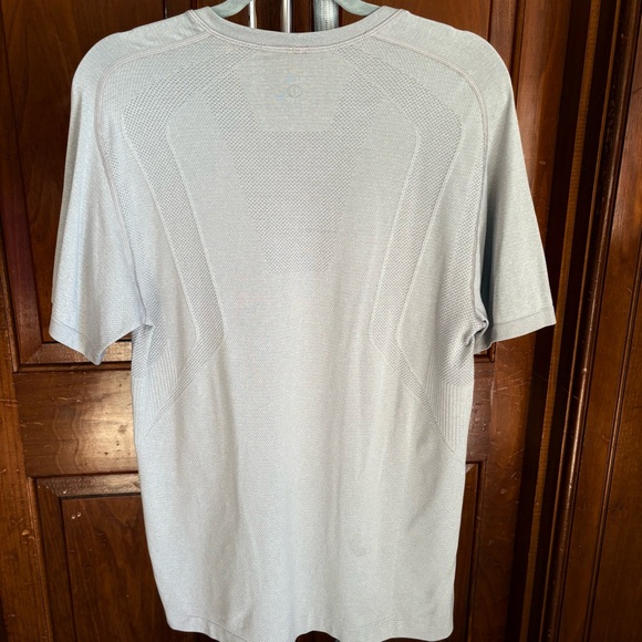 Lululemon Medium Metal Vent Tech Light Gray - Picture 2 of 4